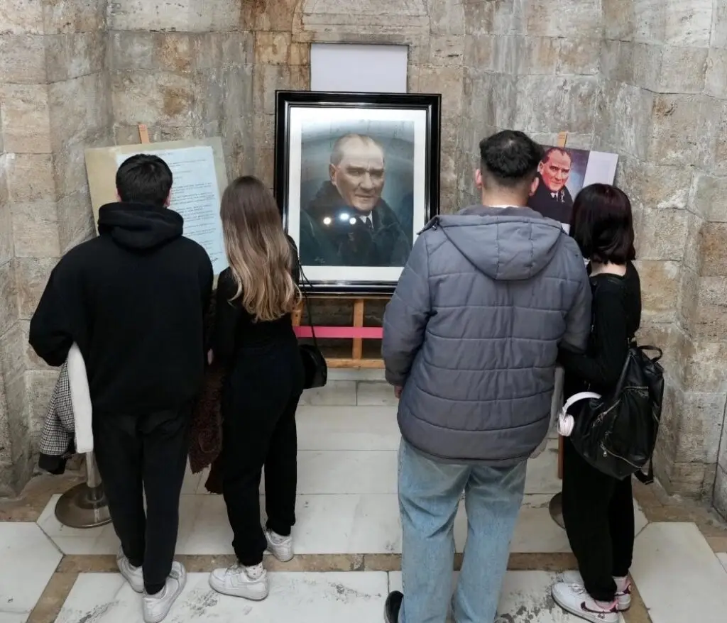 Tarihi Portreye Yogun Ilgi