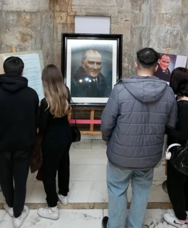 Tarihi Portreye Yogun Ilgi