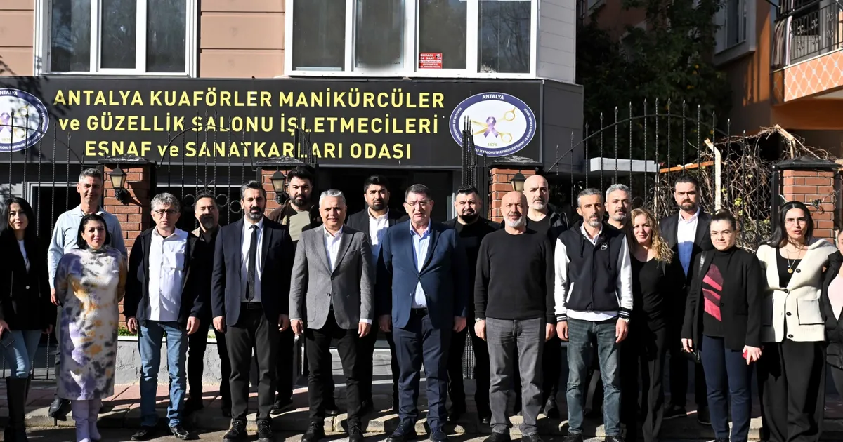Başkan Uysal Antalya'da esnafla buluştu
