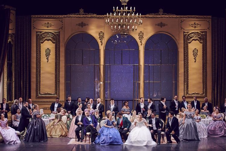 La Traviata sanatseverlerle buluştu., Manşet News Haberi