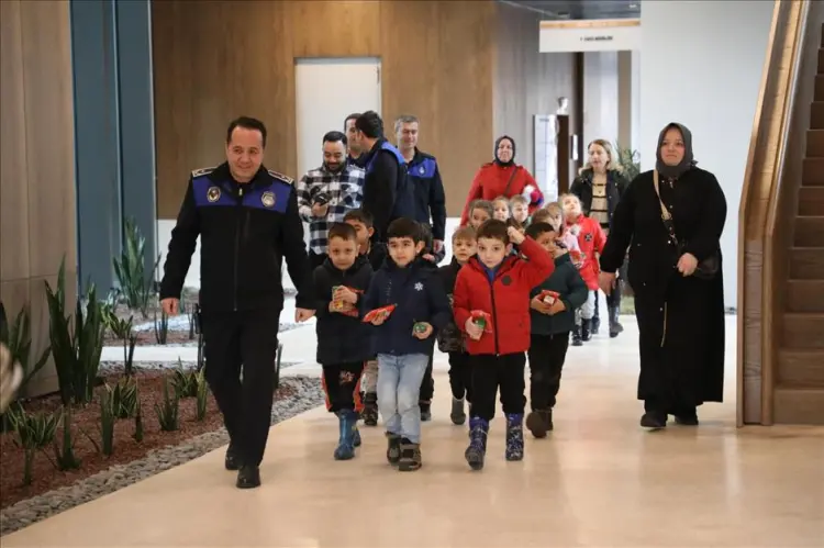 Anaokulu öğrencilerinden İnegöl Belediyesi’ne 'izleme' ziyareti güncel haberi