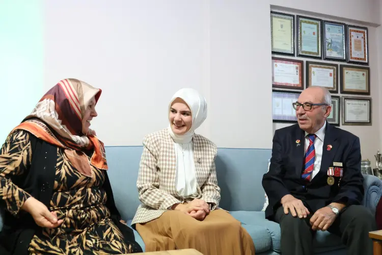 Bakan Göktaş'tan yarım yüzyıllık aşka sürpriz ziyaret güncel haberi