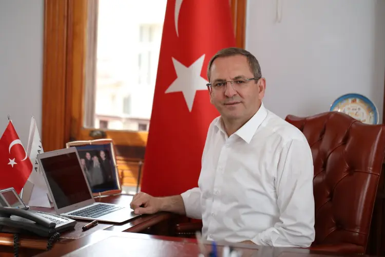 Balıkesir Ayvalıklı öğrenciye bin 500 lira burs desteği güncel haberi