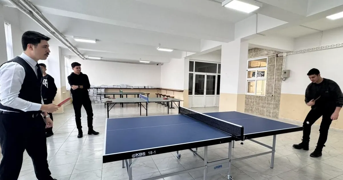Bilecik Kaymakamı liseli öğrencilerle masa tenisi maçı yaptı güncel haberi
