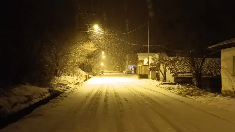 Bilecik Pazaryeri’nde kar yağışı etkili oluyor güncel haberi