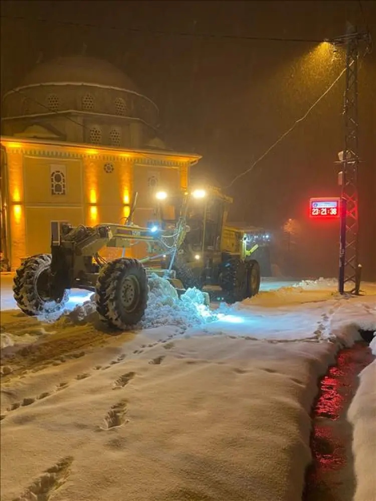 Bursa İnegöl'de 24 Saatte 925 km kar temizleme çalışması yapıldı güncel haberi