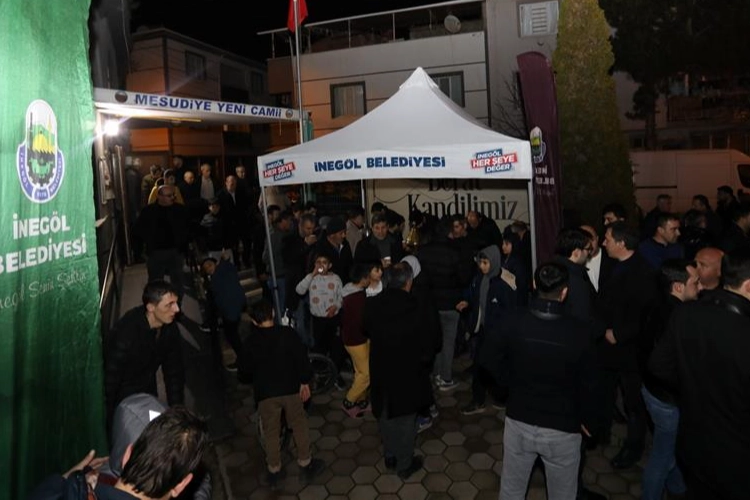 Bursa İnegöl'de farklı camilerde kandil ikramı yapıldı güncel haberi
