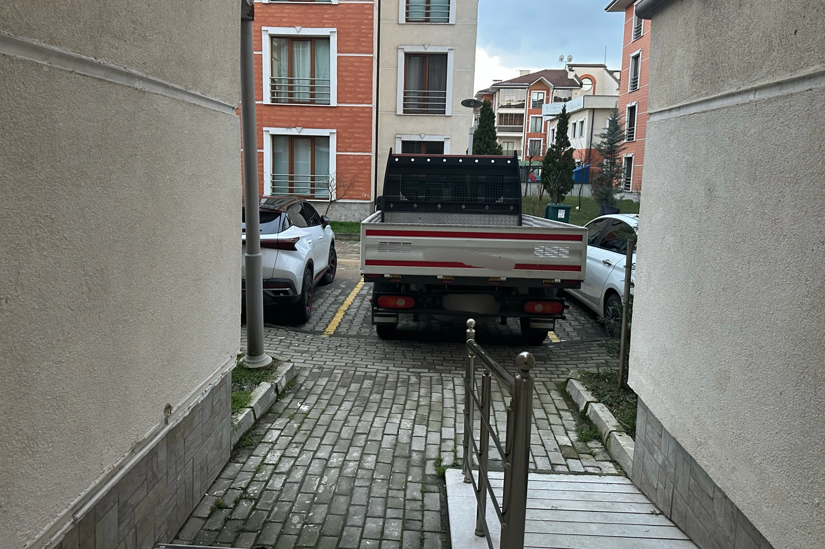 Düzce'de isyan ettiren parklanma! İllaki bir şey olması mı lazım?! güncel haberi