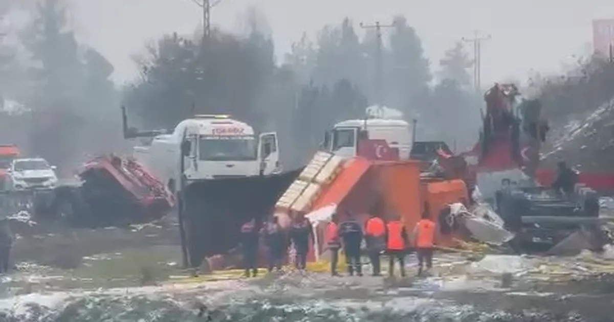 Düzce'de kar küreme aracı tıra çarptı: 2 ölü güncel haberi
