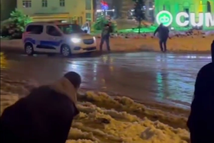 Düzce'de polisler çocuklarla kartopu oynadı! güncel haberi
