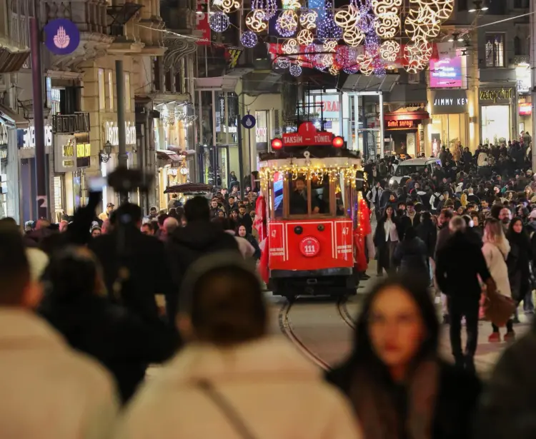 İstanbul'un tarihi ulaşım hatlarında 154. yıl coşkusu güncel haberi