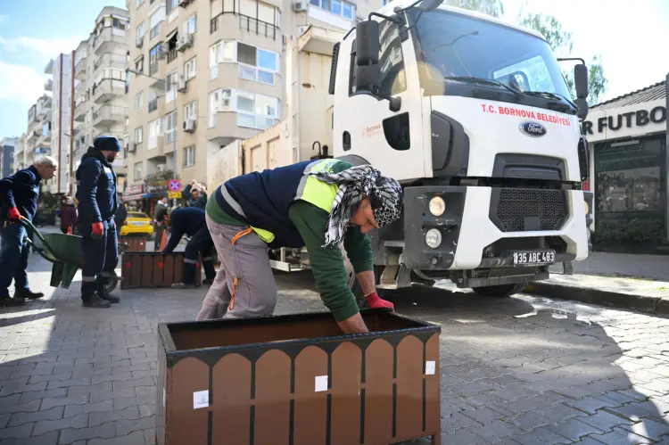 İzmir Bornova'da ulaşım ve trafik düzenlemelerine devam güncel haberi