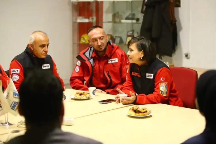 İzmir Karabağlar'da AKUT’a anlamlı ziyaret güncel haberi