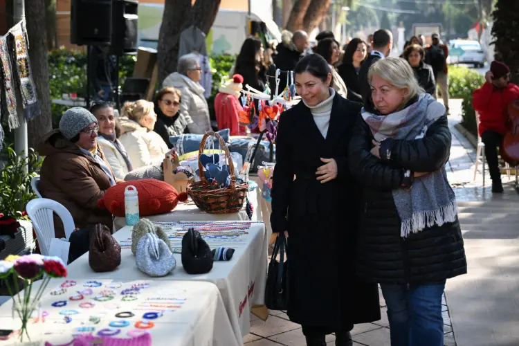 İzmir'de 14 Şubat’a özel “Hediyelik Eşya Günleri” başladı güncel haberi