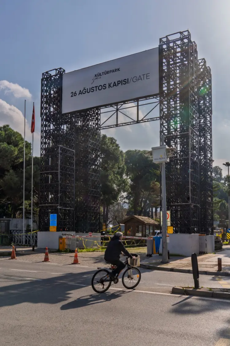 İzmir'in tarihi kapısına güçlendirme çalışmaları başladı güncel haberi