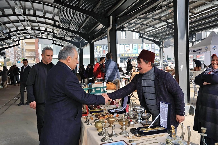 Kayseri Talas'ta Antika Pazarı'na kar engeli güncel haberi