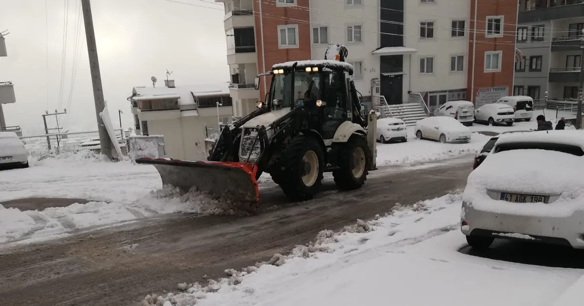 Kocaeli İzmit Belediyesi karla mücadelede seferberlik başlattı güncel haberi