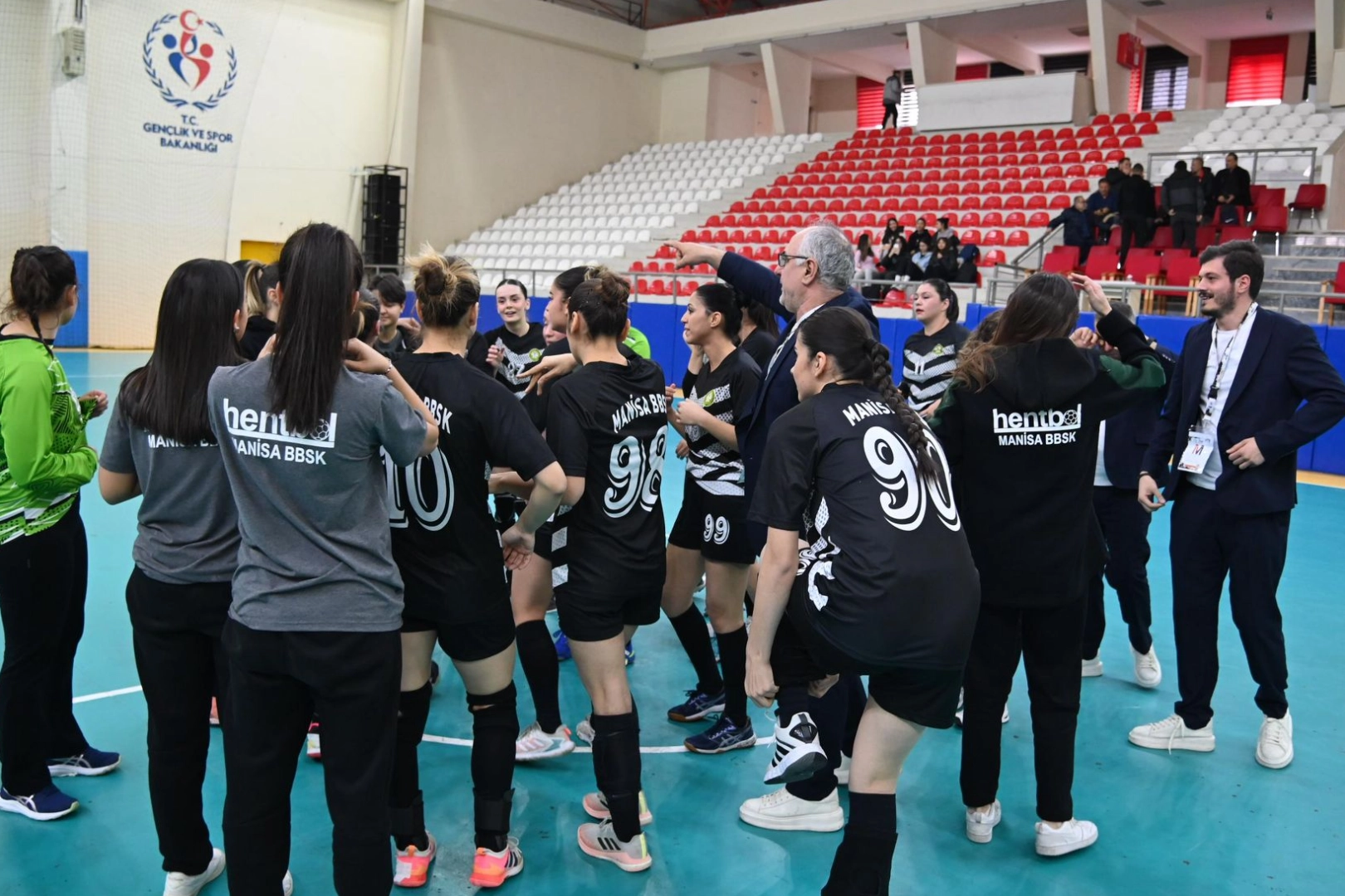 Manisa BBSK hentbol takımı tarih yazdı güncel haberi