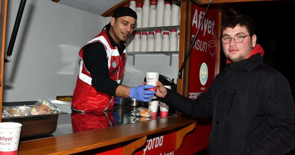 Manisa'da 'Günaydın Çorbası'nın ikramı genişletildi... 6 noktada 3 bin çorba! güncel haberi