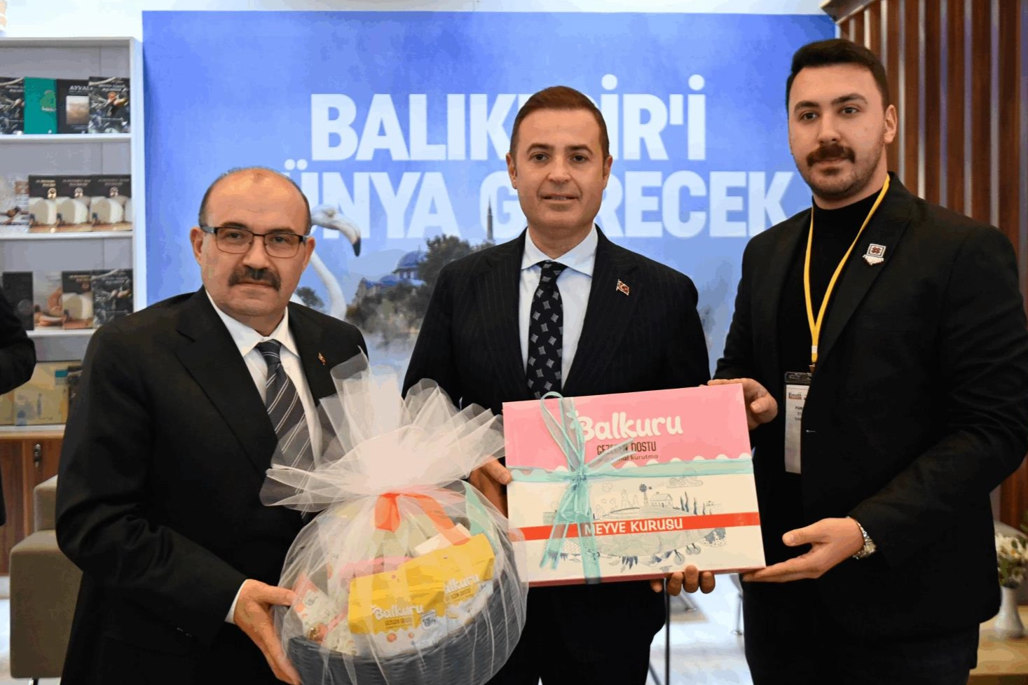 Vali Ustaoğlu, EMITT’te Balıkesir standını ziyaret etti güncel haberi