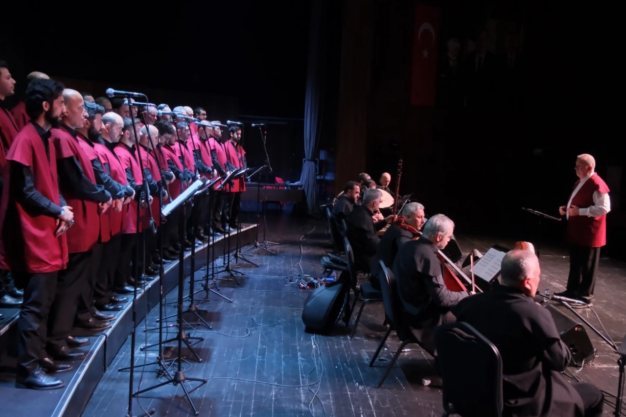 "Turabi Besteler Konseri" yürekleri ilahi aşkla doldurdu güncel haberi