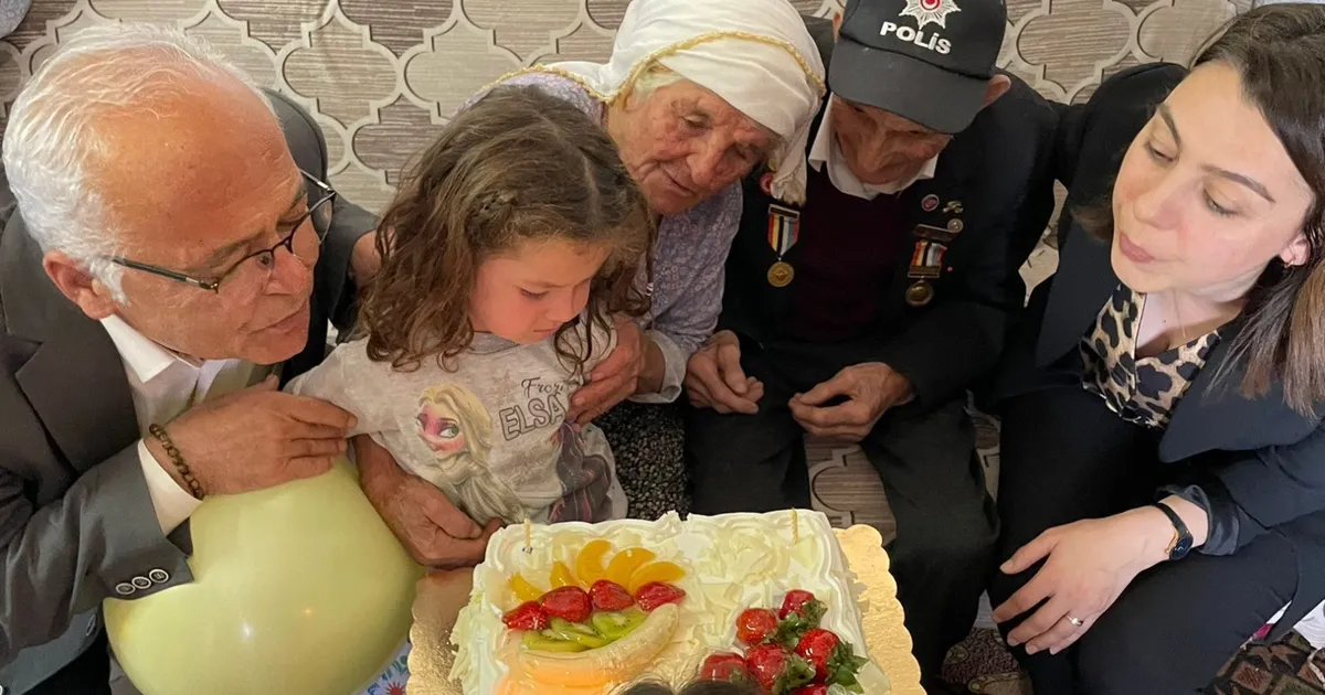 95 yaşındaki Kore Gazisine doğum günü sürprizi haberi