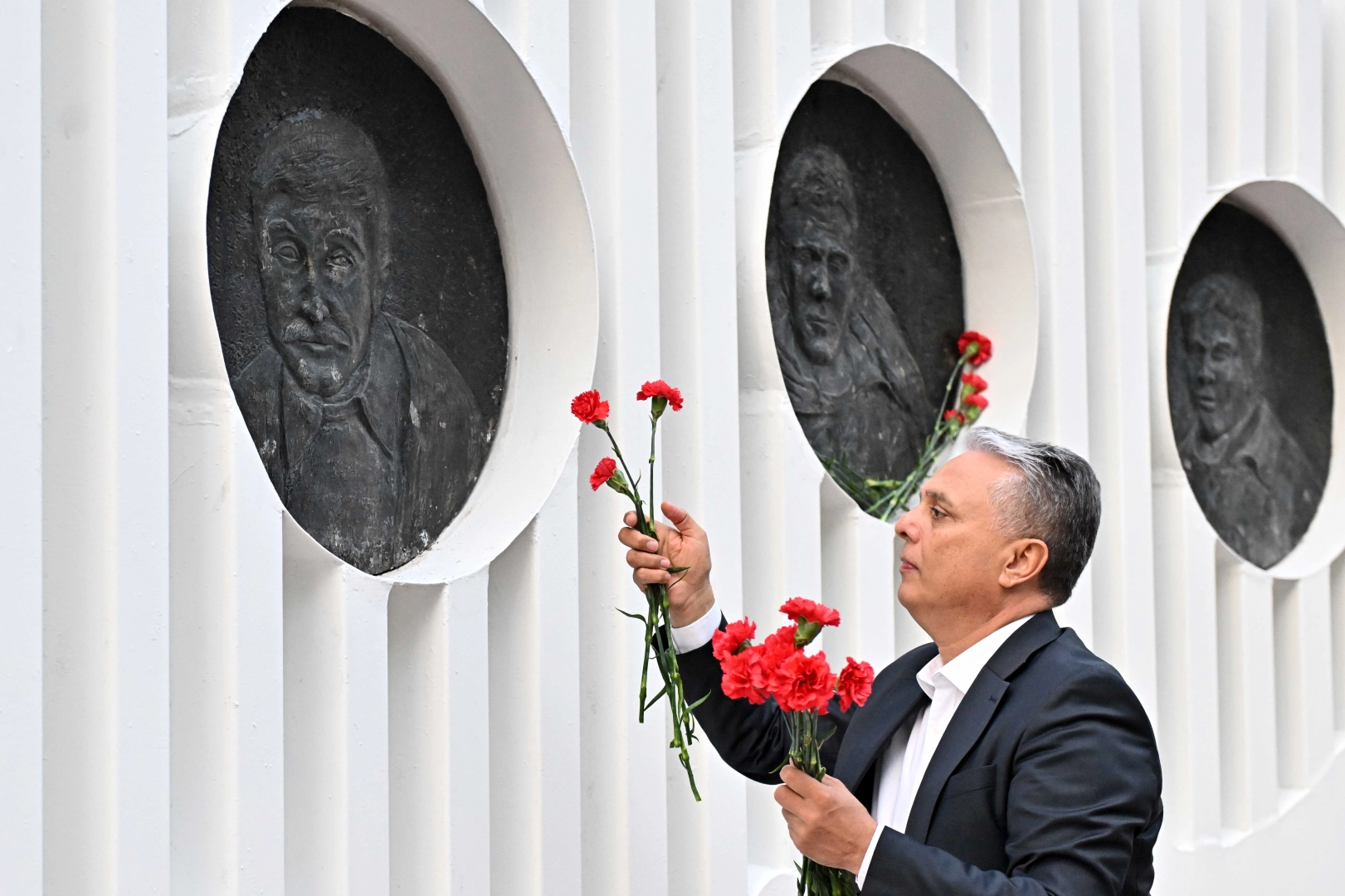 Antalya Muratpaşa'da 'üç fidan'a anma haberi