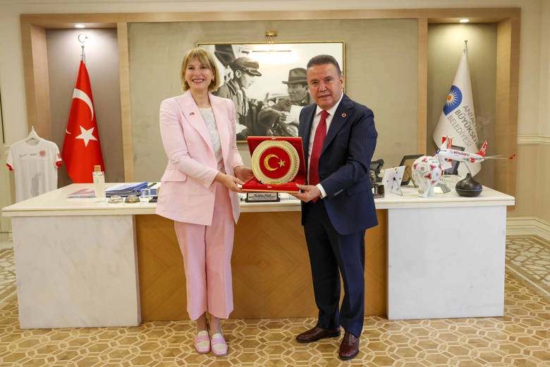 Birleşik Krallık Türkiye Büyükelçisi Başkan Muhittin Böcek’i ziyaret etti haberi