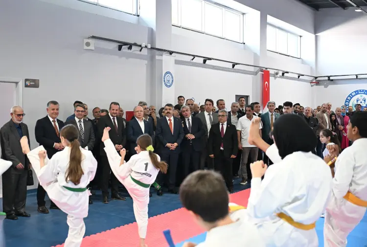 Bursa Yıldırım'a 6 yılda 22 spor tesisi haberi