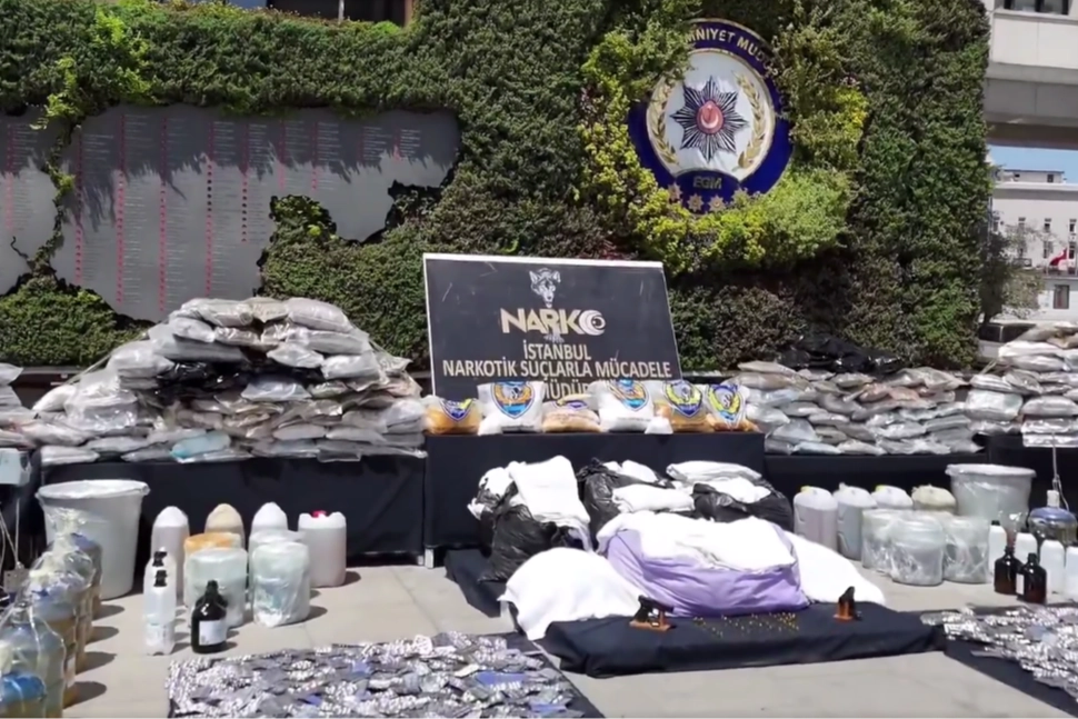 İstanbul'da zehir tacirlerine büyük darbe! haberi