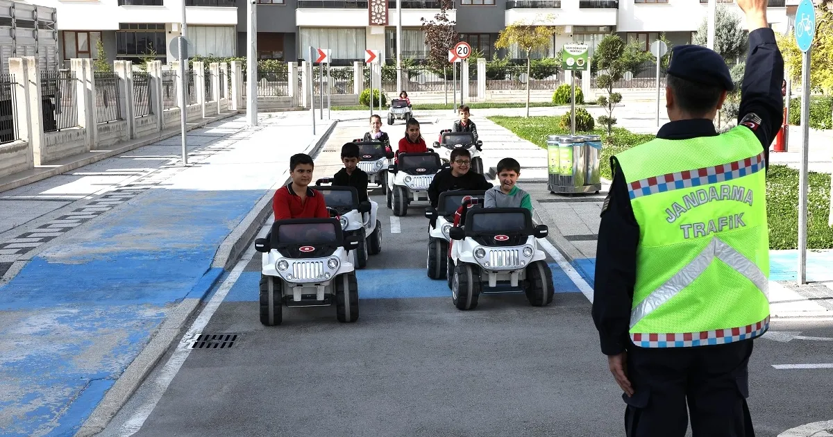 Konya Karatay'da trafik kültürü küçük yaşlarda kazandırılıyor haberi